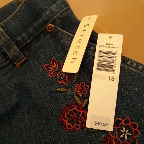 Erika stretch front flowered jeans NWT - Picture 5 of 8